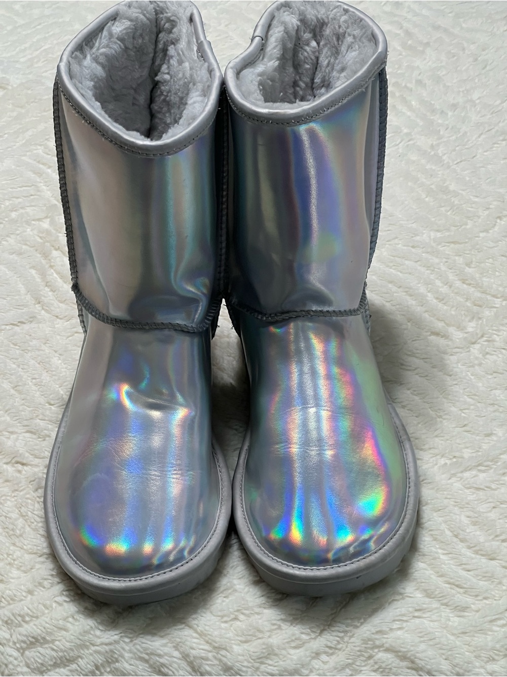 UGG Classic Short Iridescent Holographic Boots Silver Women’s Size 8 1153610